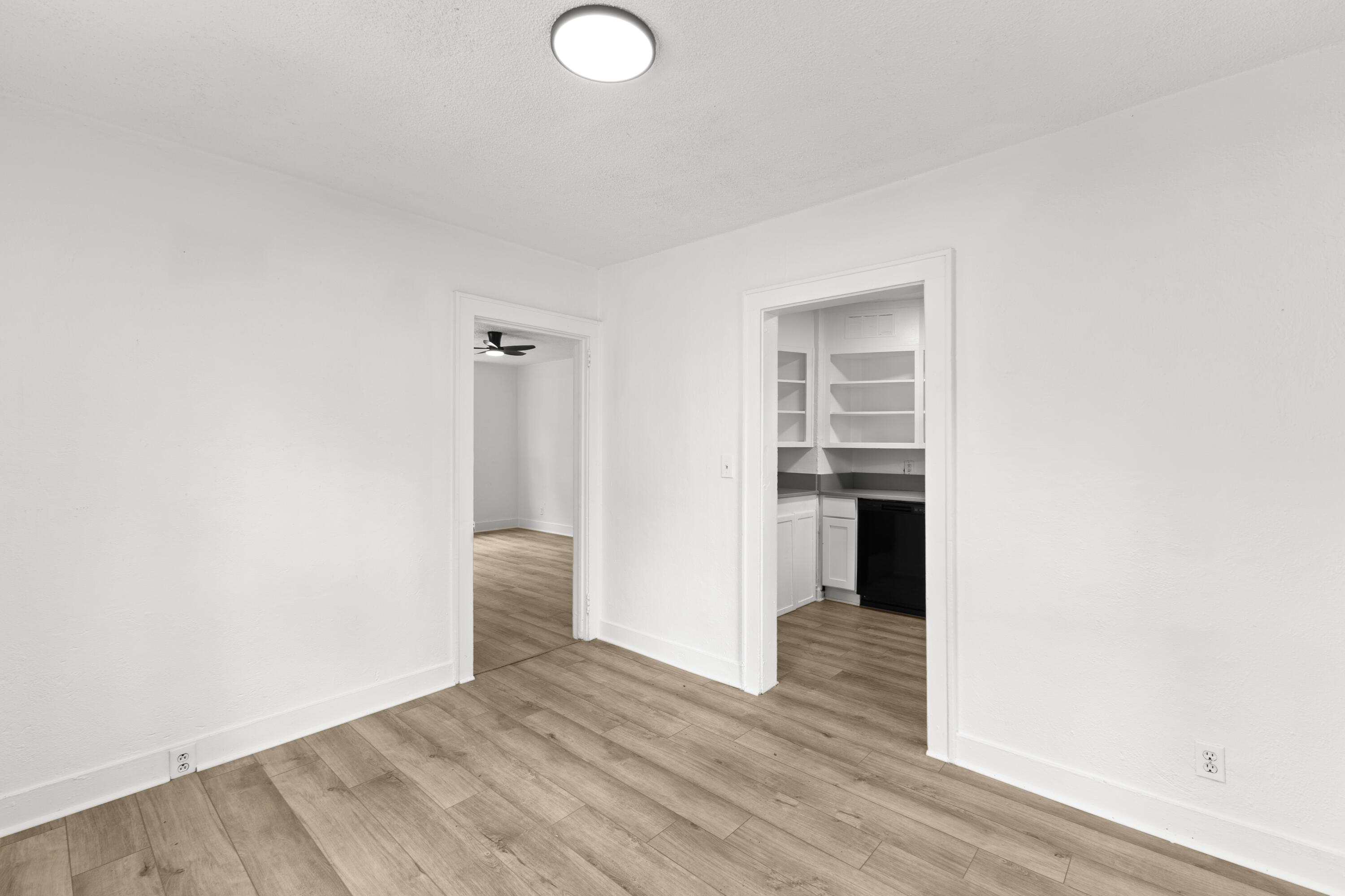 2722 W Surrey Drive