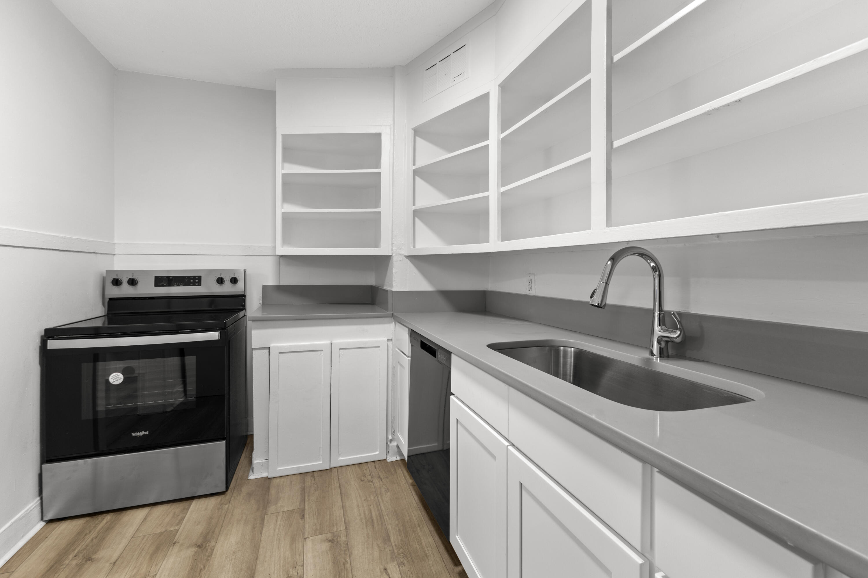 2722 W Surrey Drive