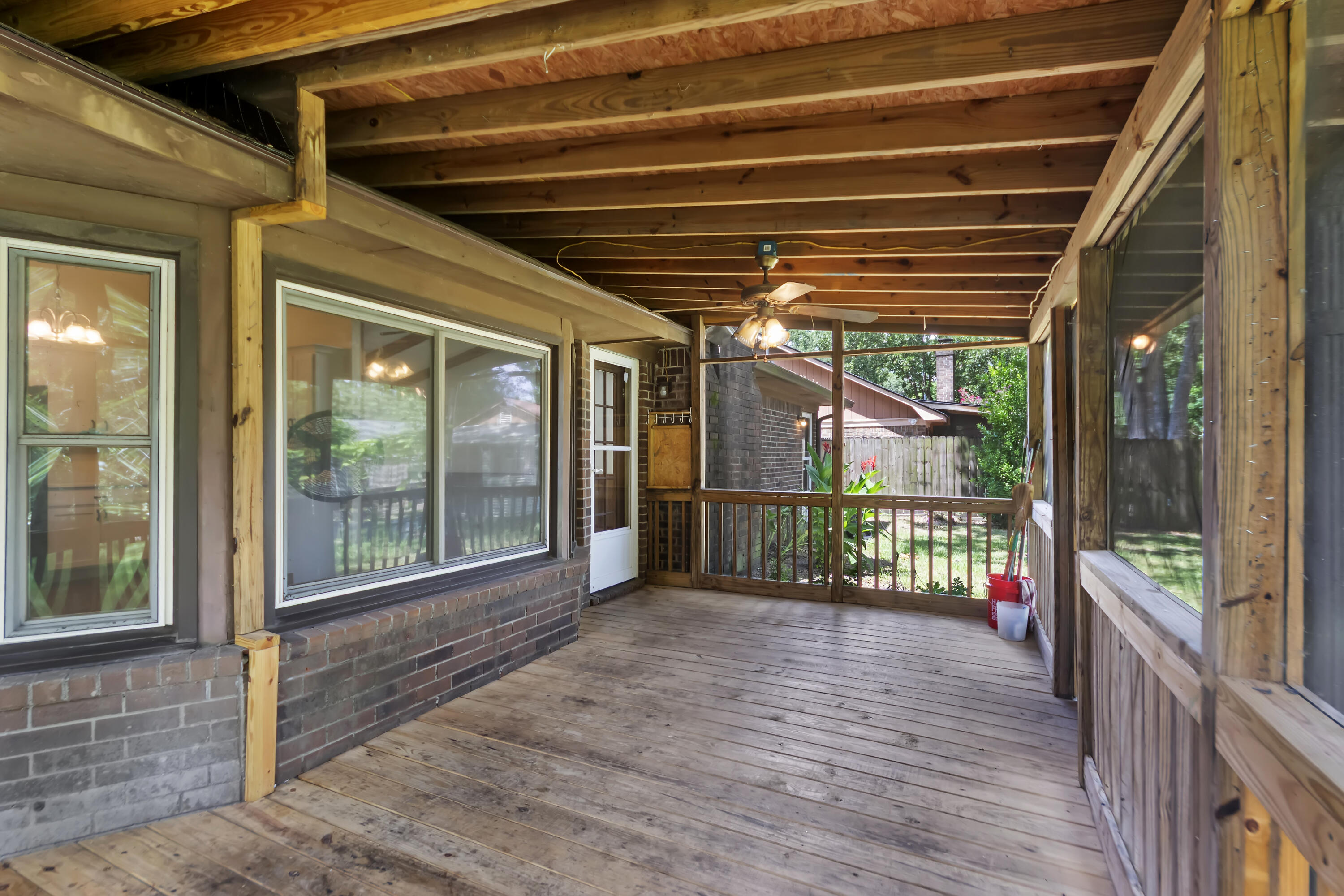 8213 N Split Oak