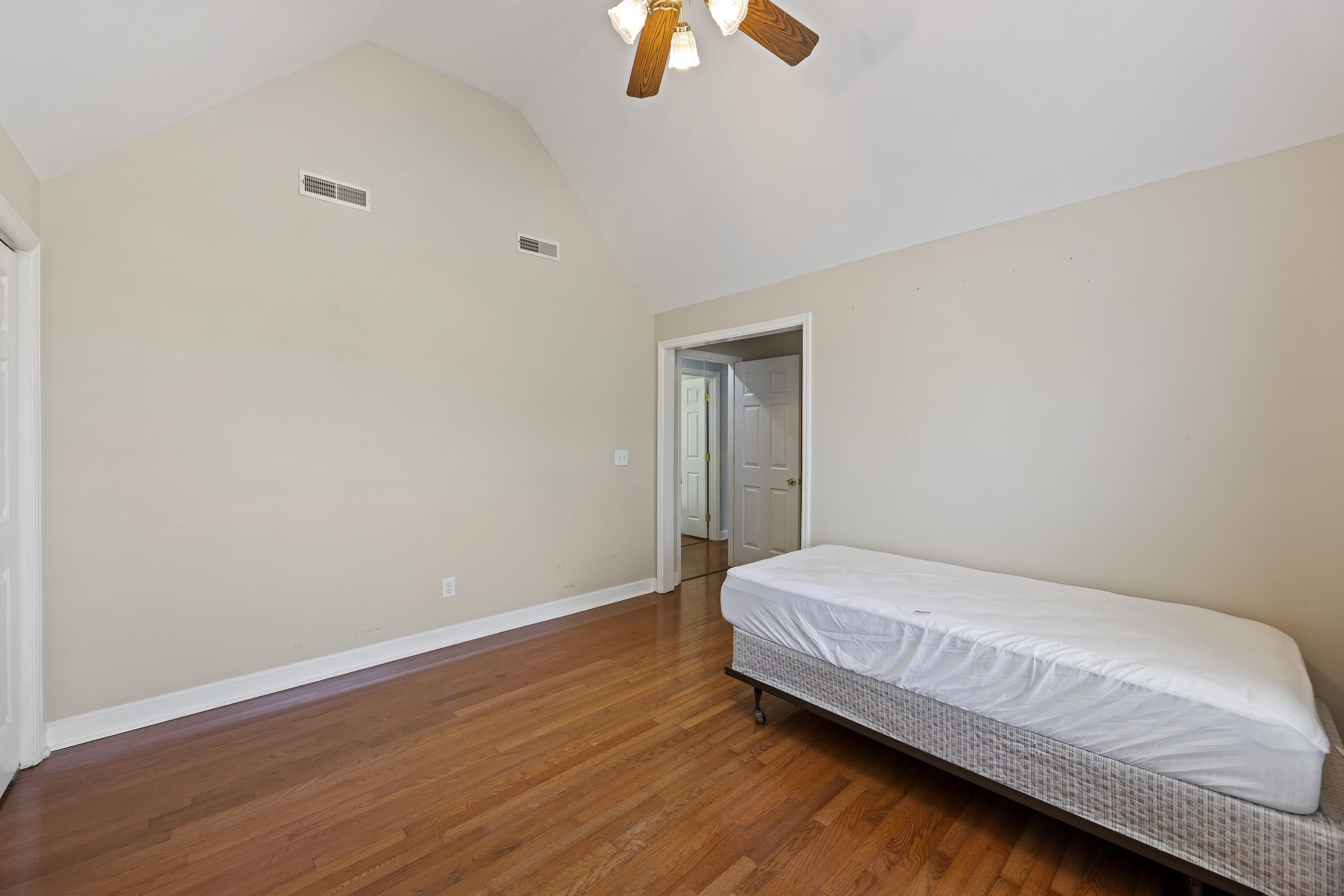 1338 Roma Road