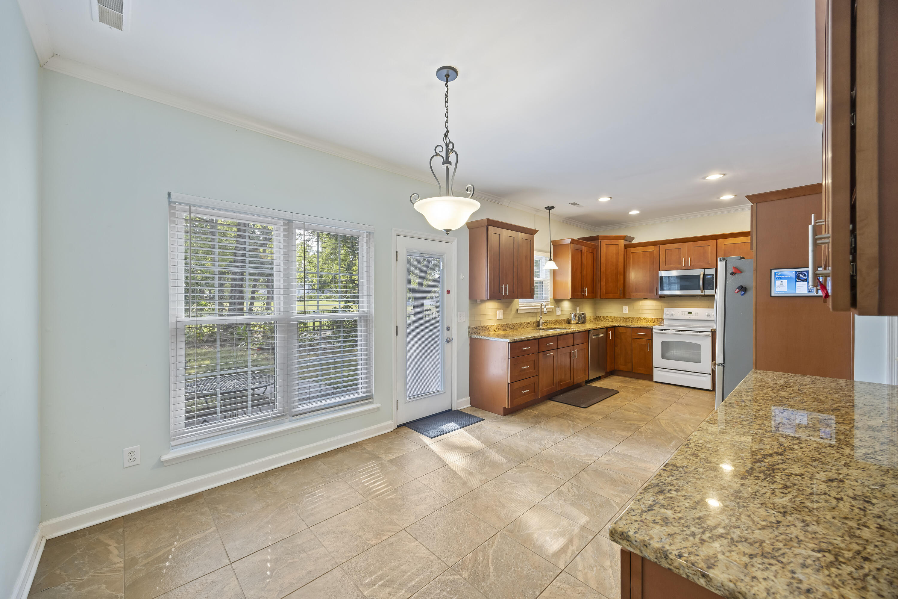 1338 Roma Road