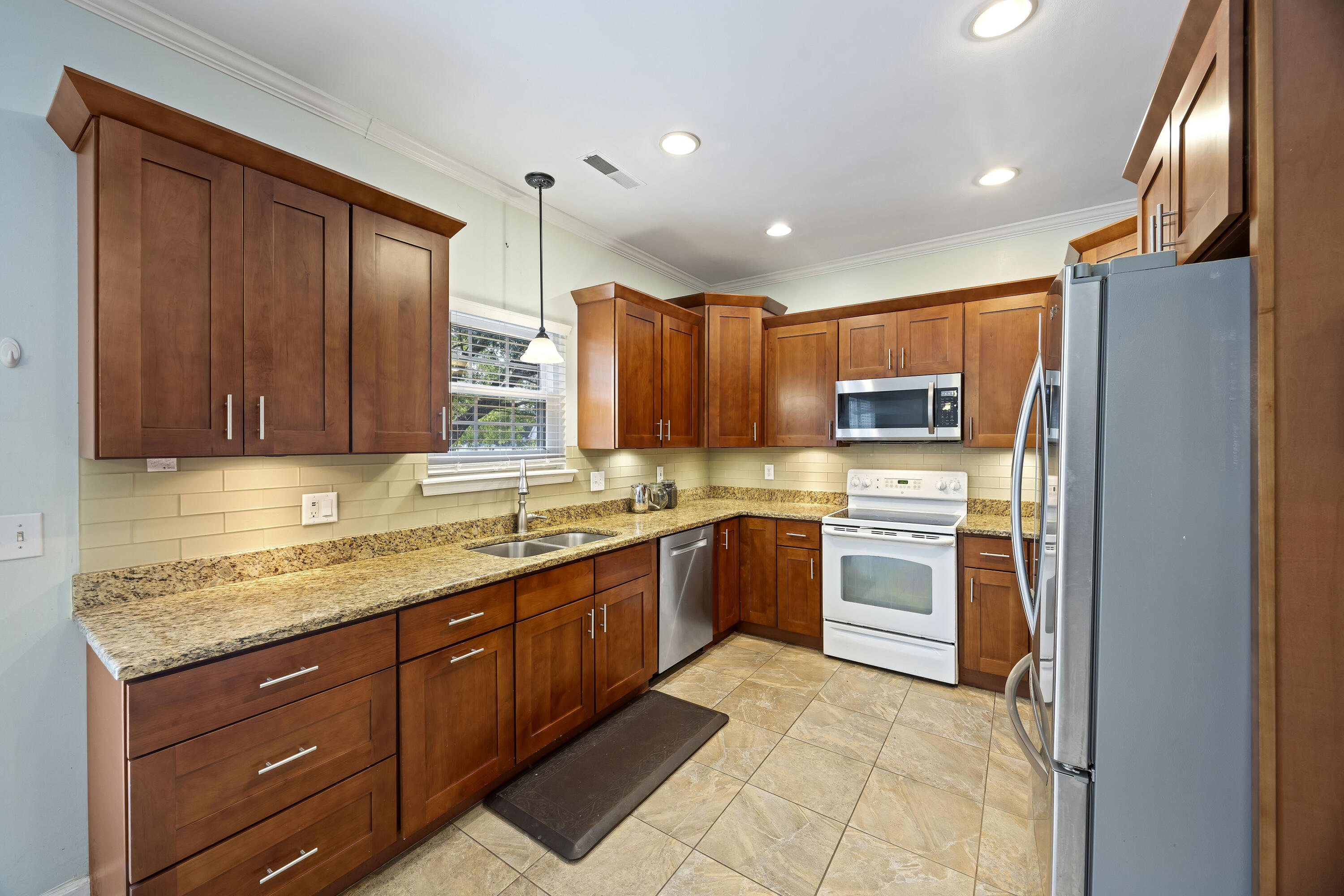 1338 Roma Road