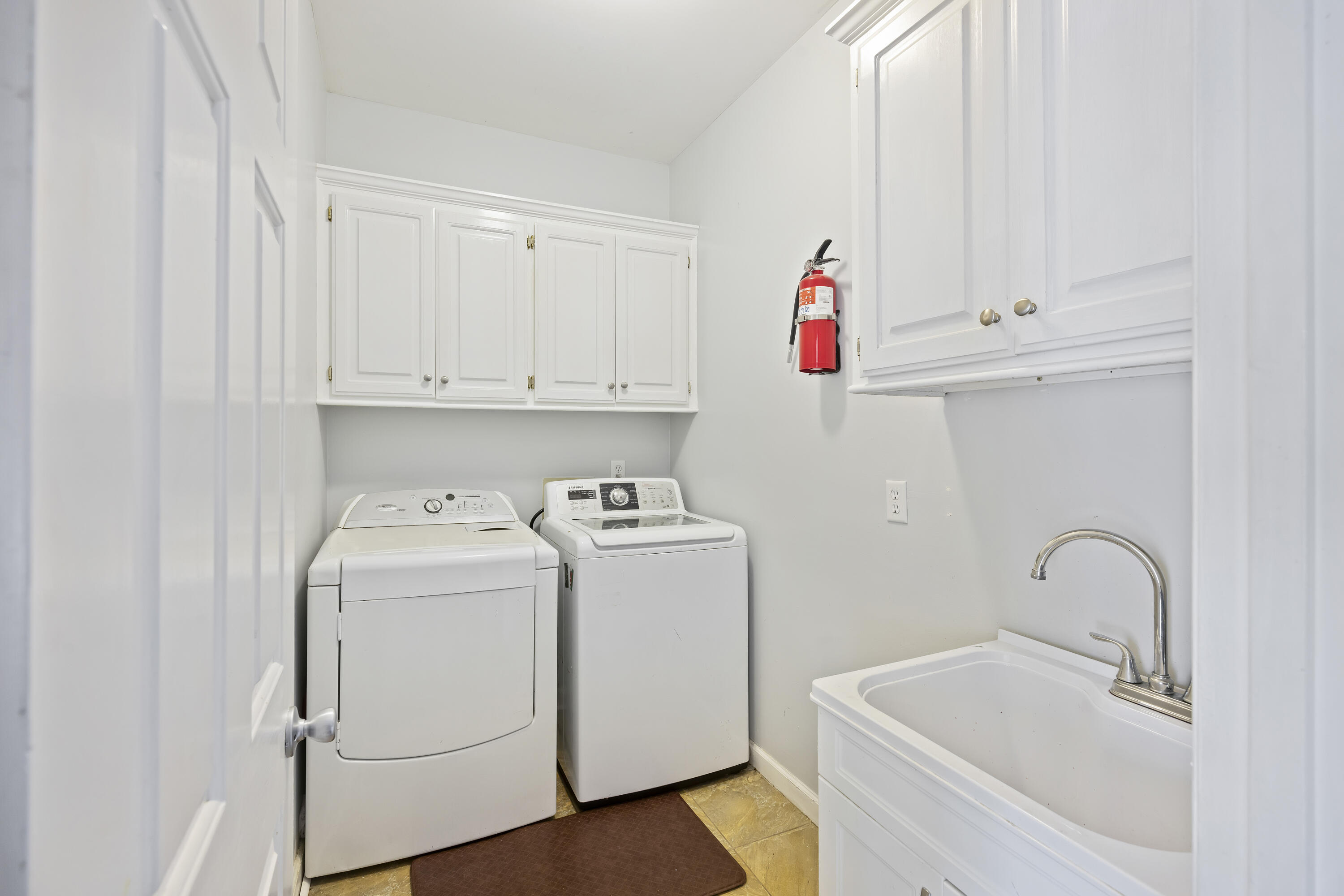 1338 Roma Road