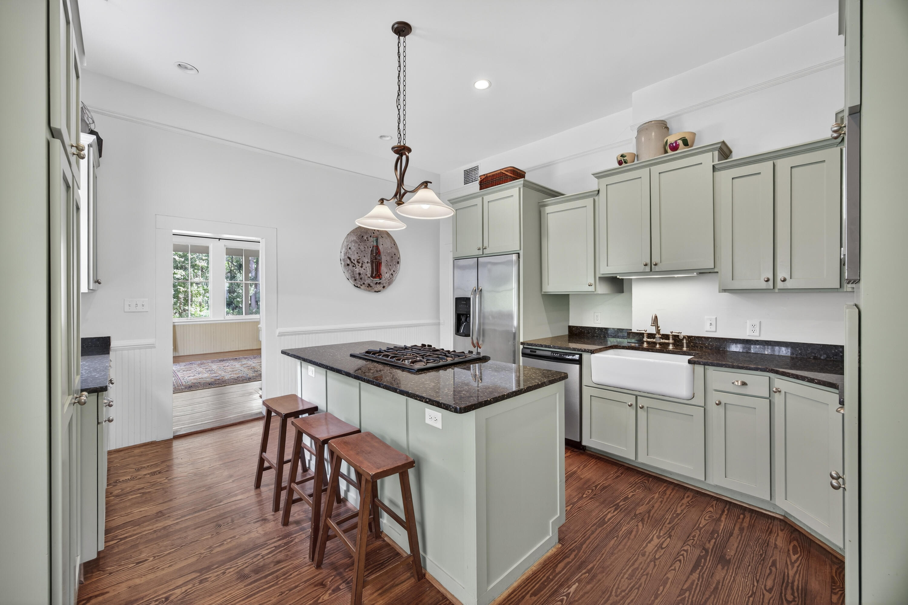 1095 Hughes Road