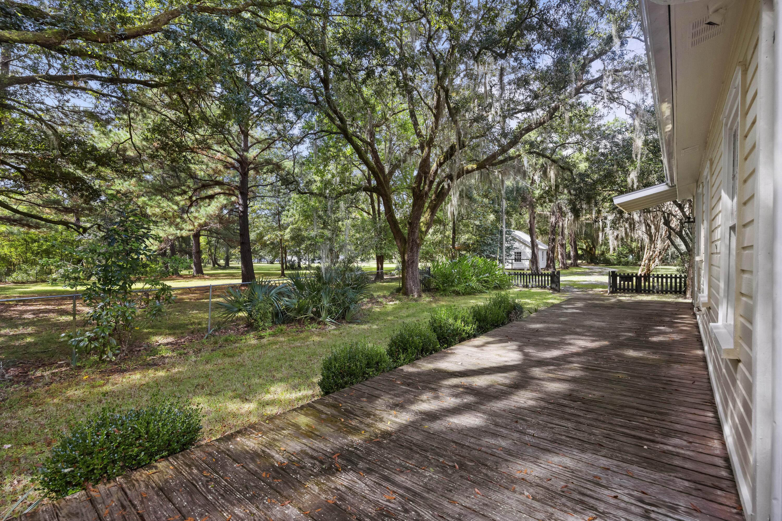 1095 Hughes Road