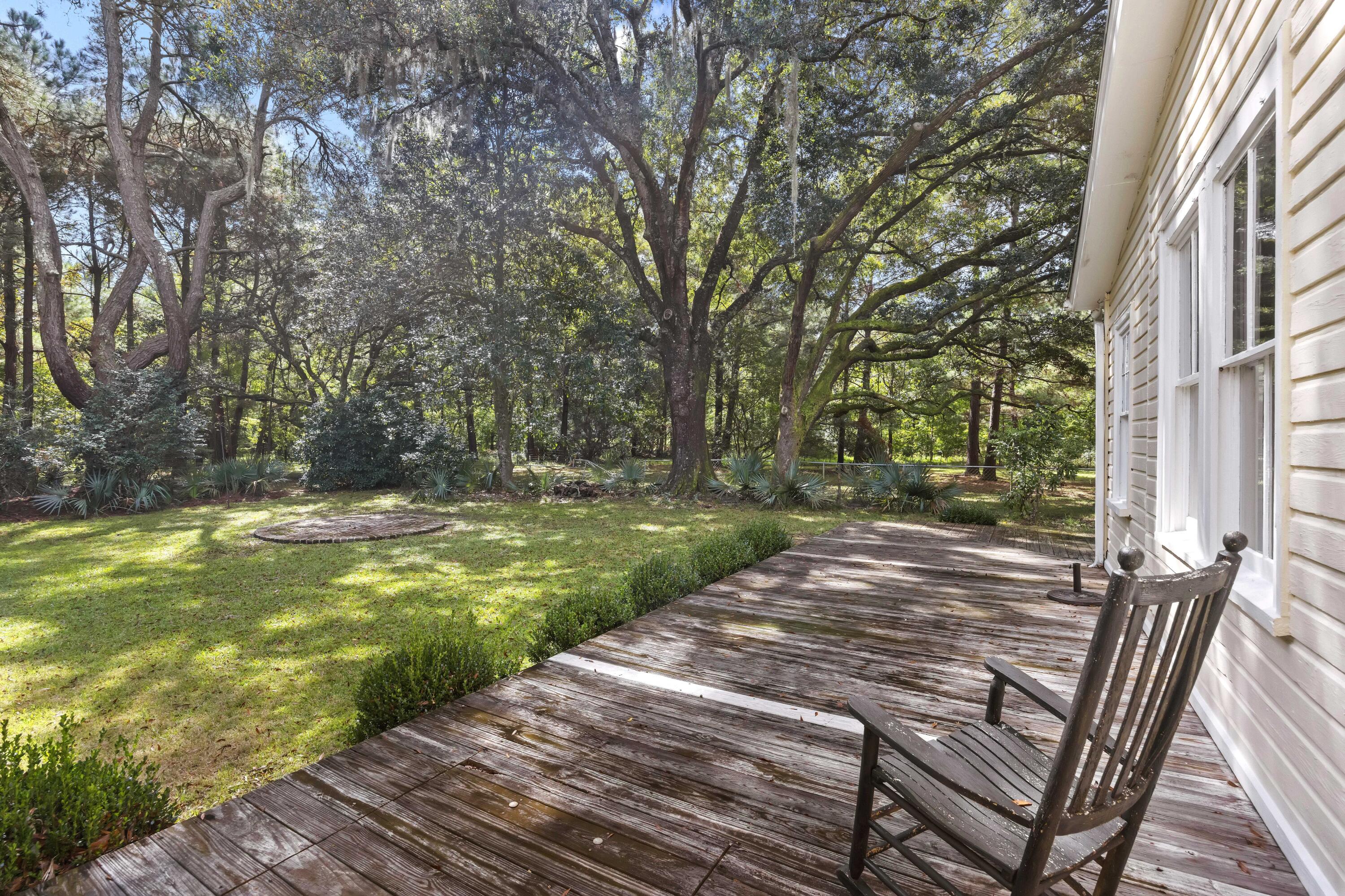 1095 Hughes Road