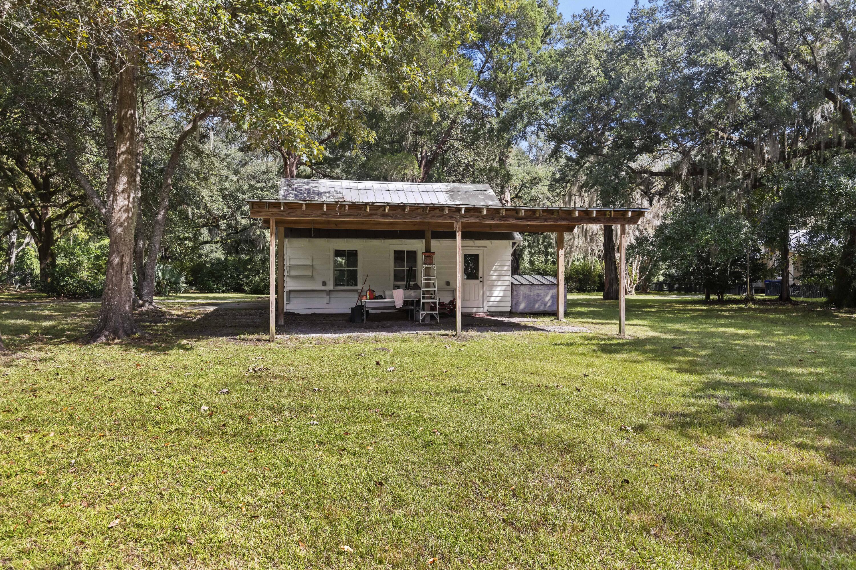 1095 Hughes Road