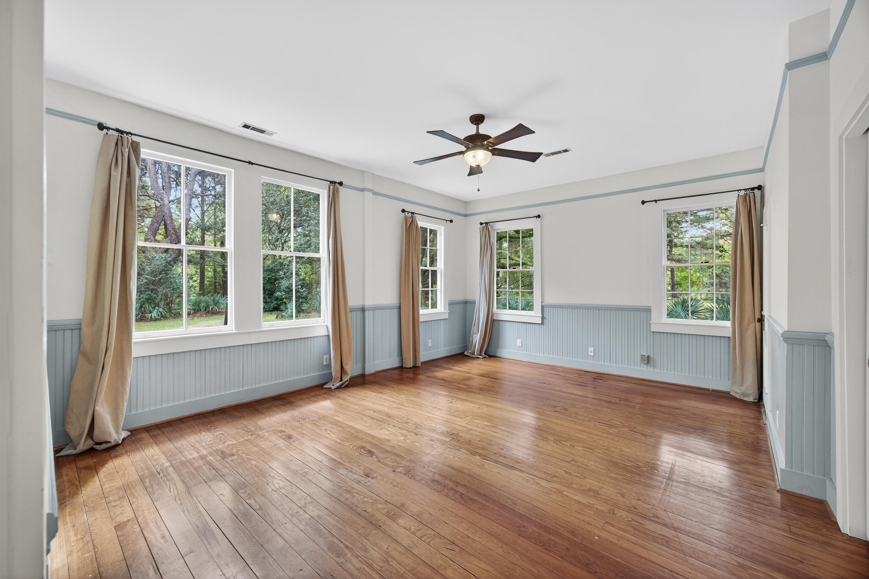 1095 Hughes Road