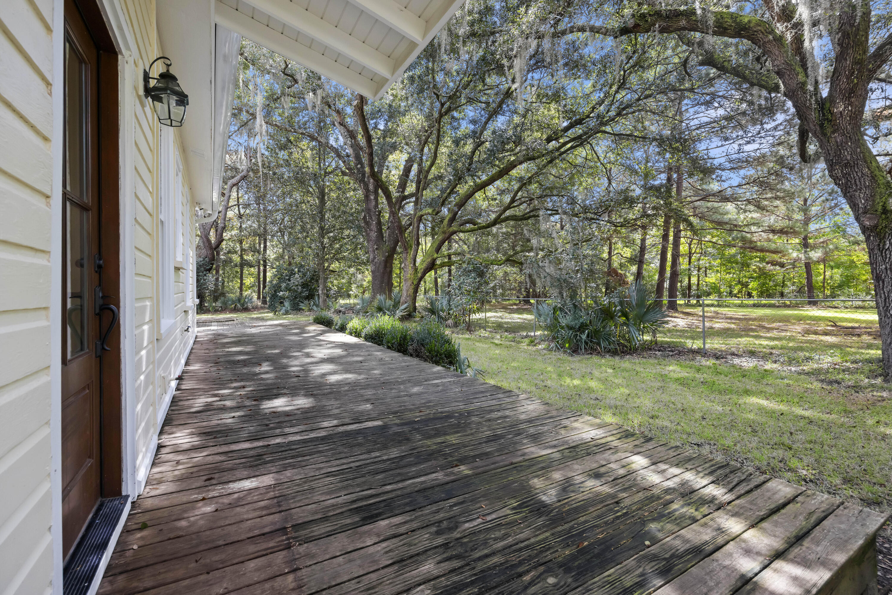 1095 Hughes Road