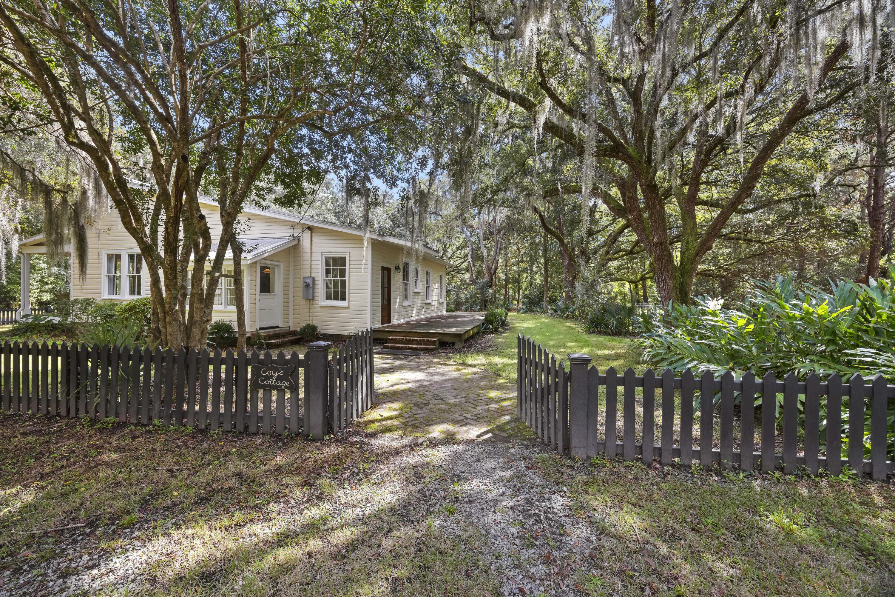 1095 Hughes Road