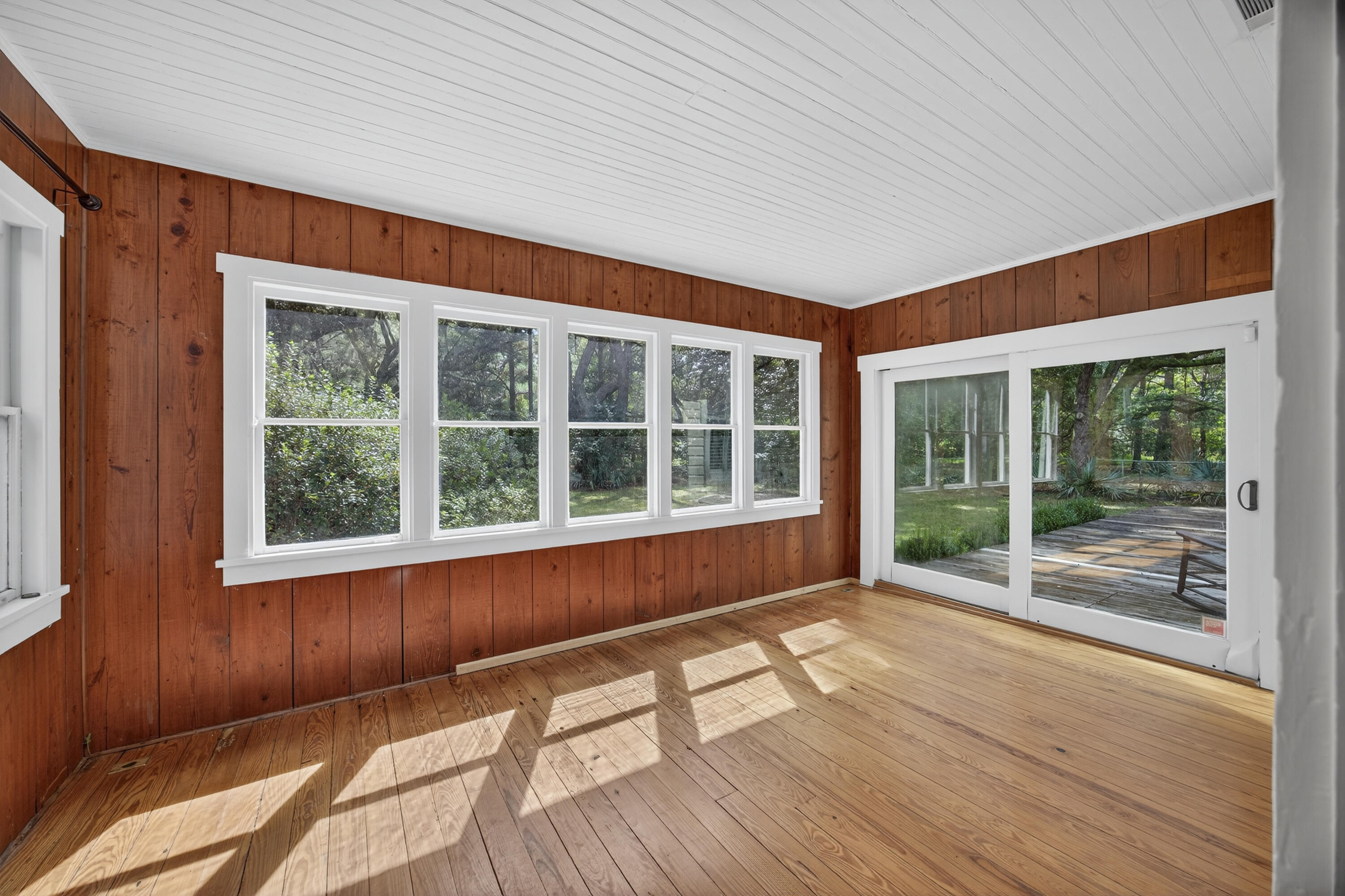 1095 Hughes Road