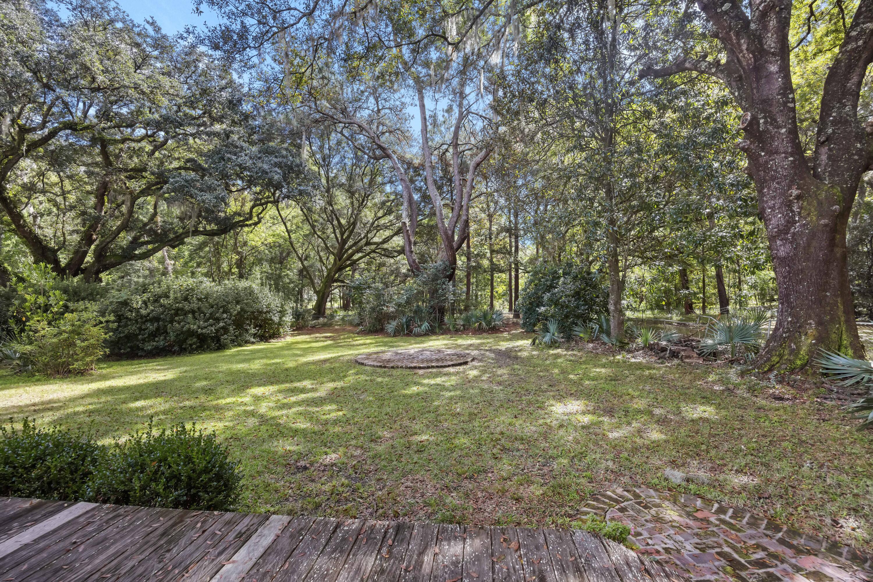 1095 Hughes Road