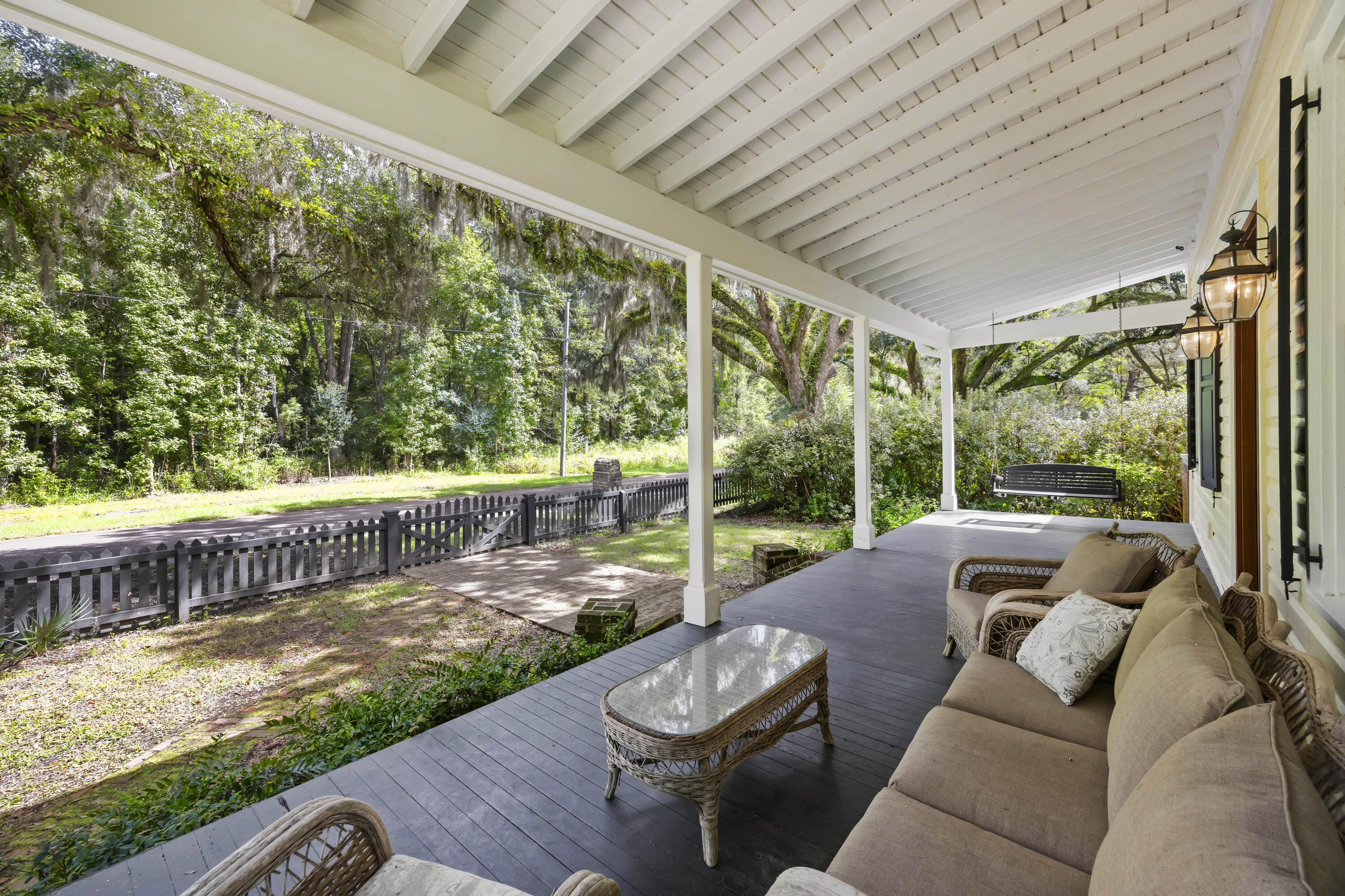 1095 Hughes Road
