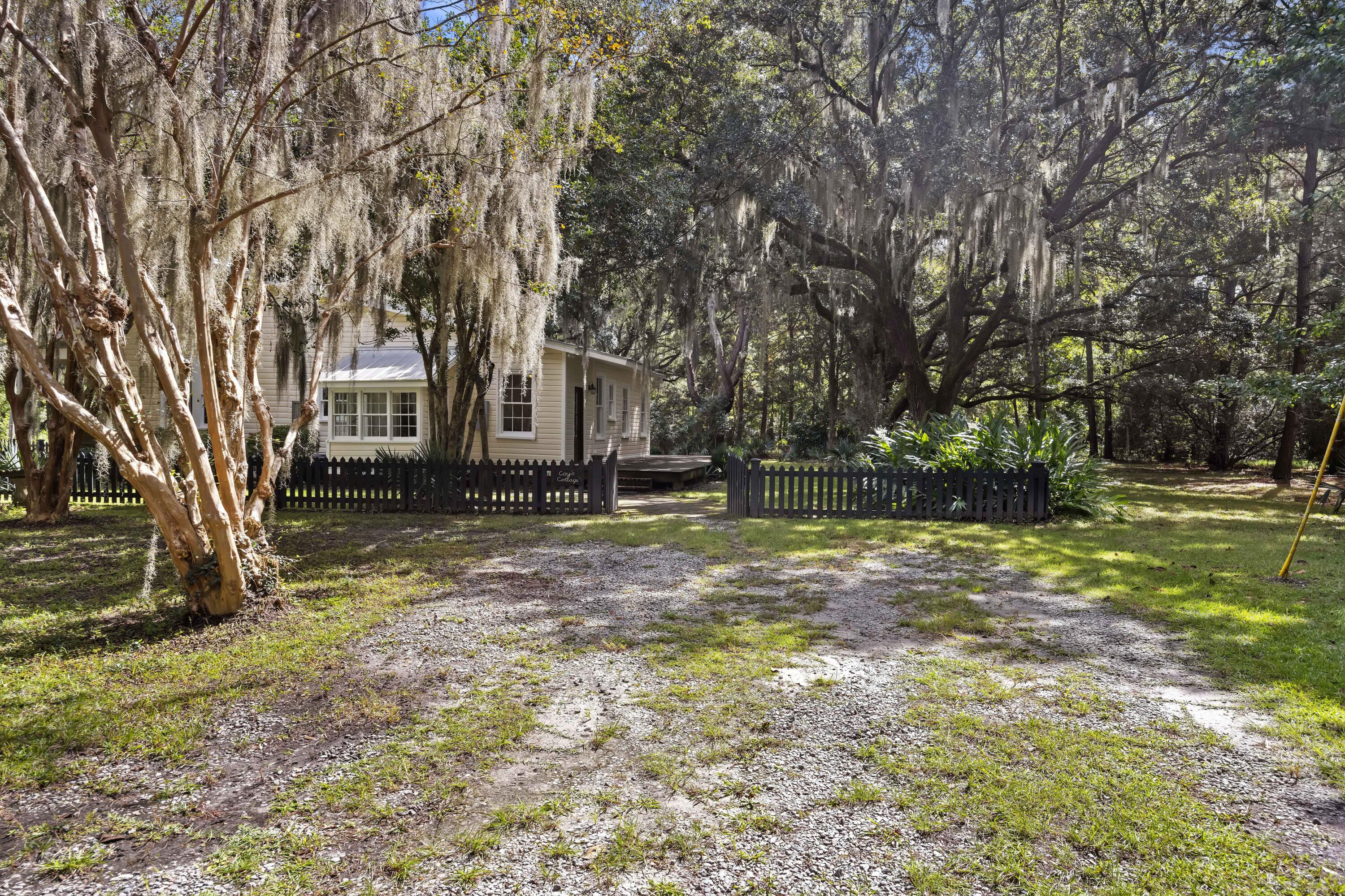 1095 Hughes Road