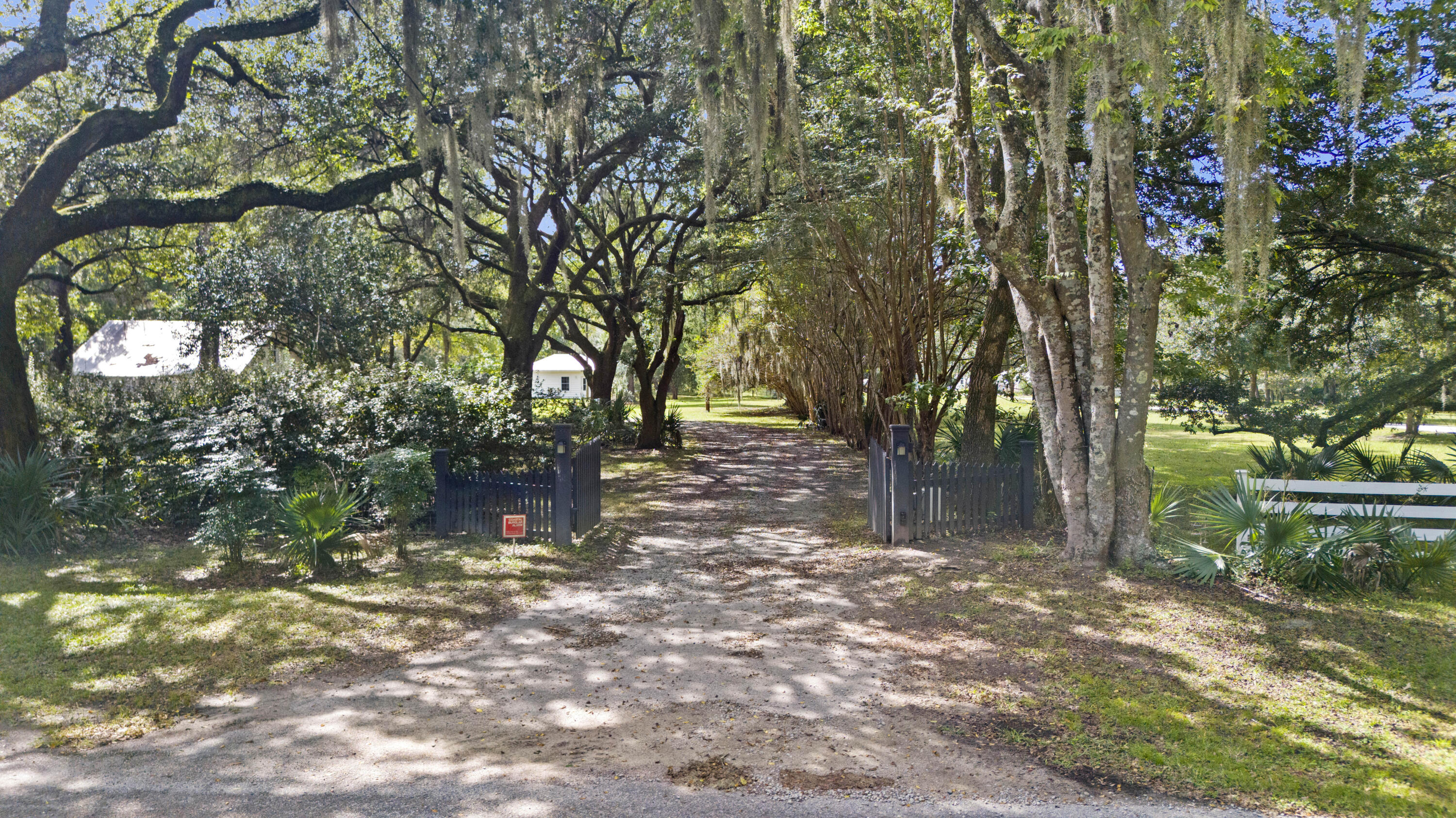 1095 Hughes Road