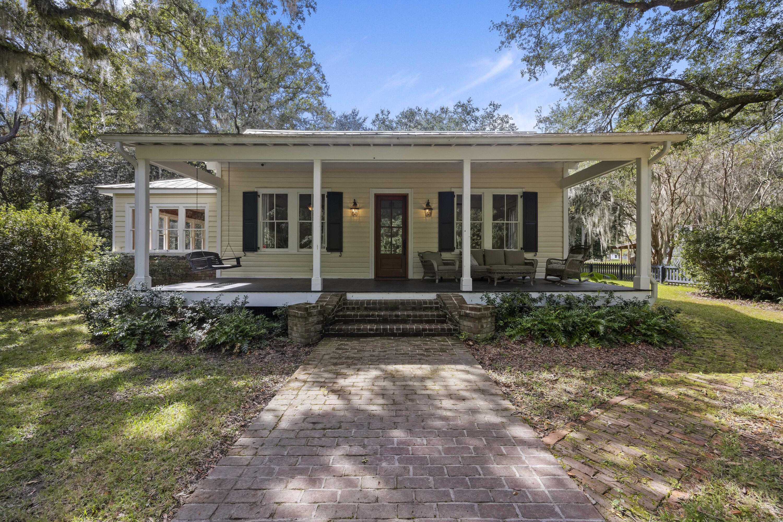 1095 Hughes Road