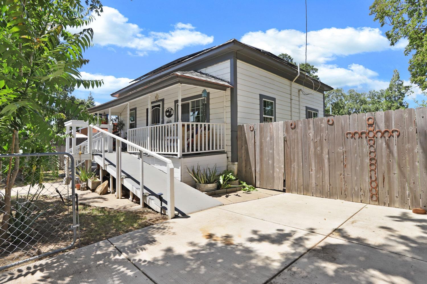 18425 E Hwy 88