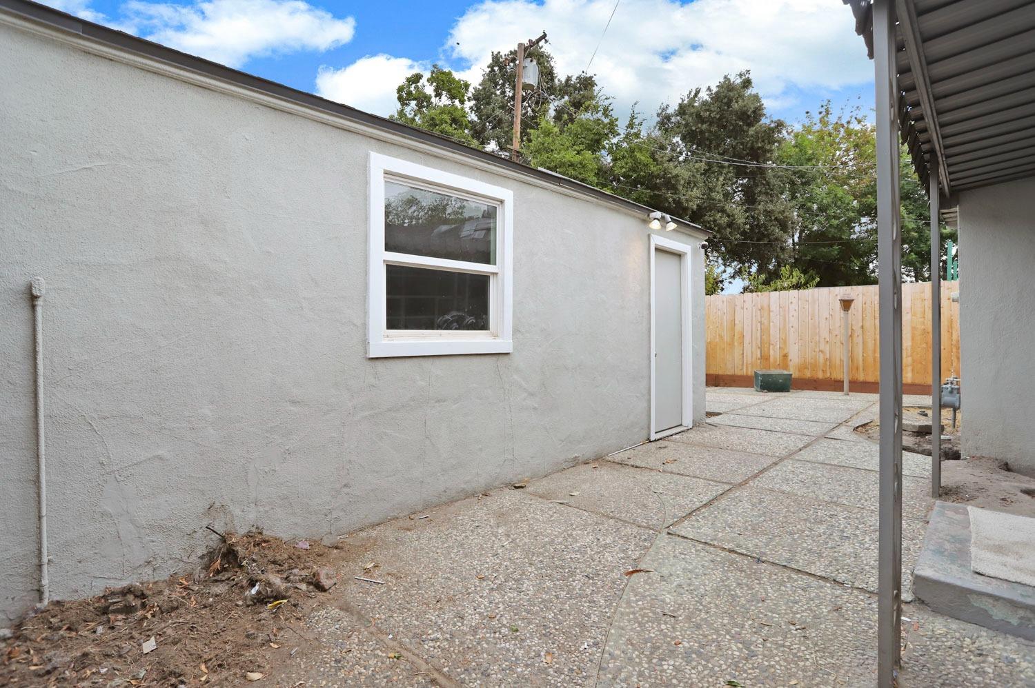 201 E Ellis Street
