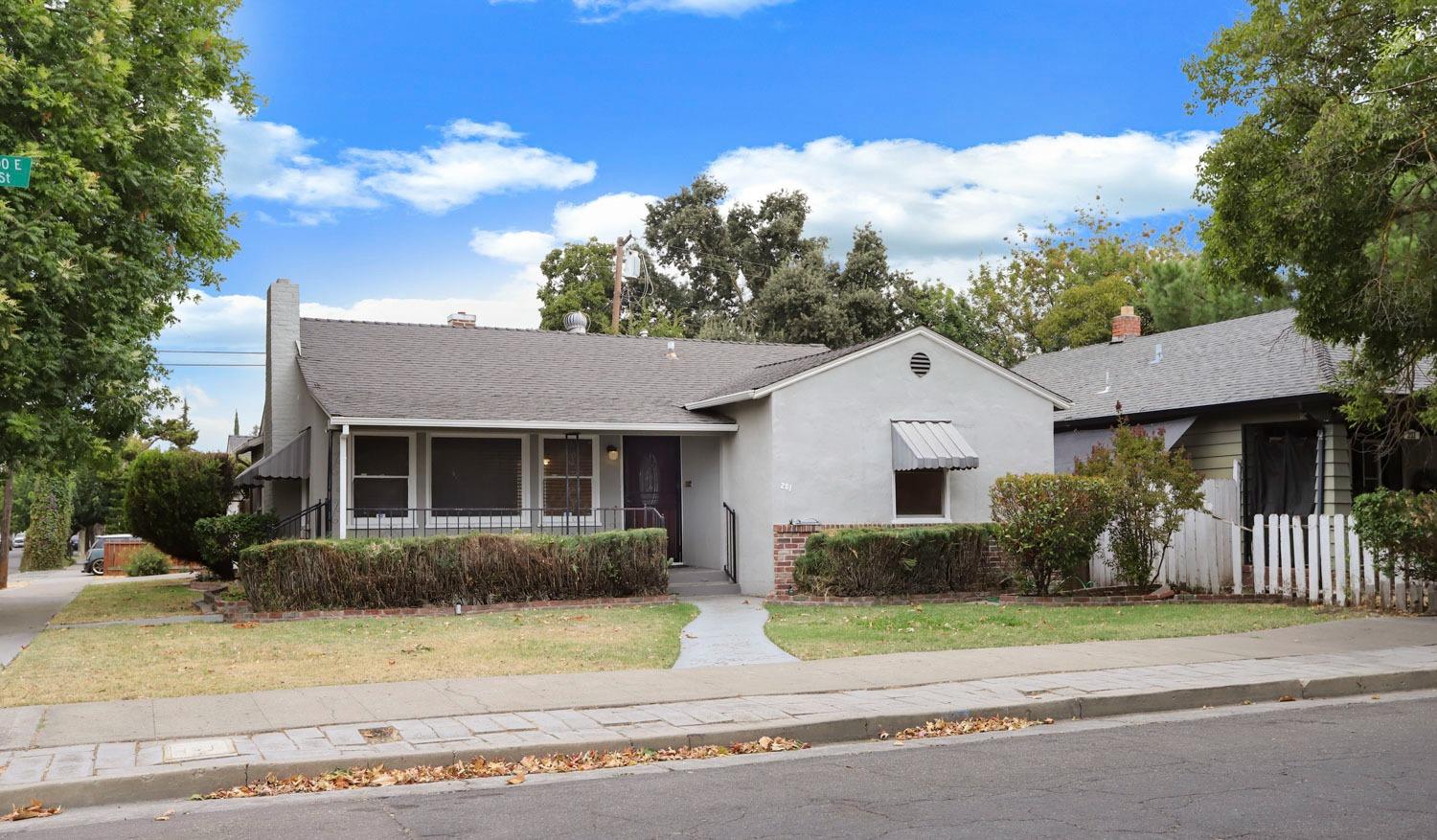 201 E Ellis Street