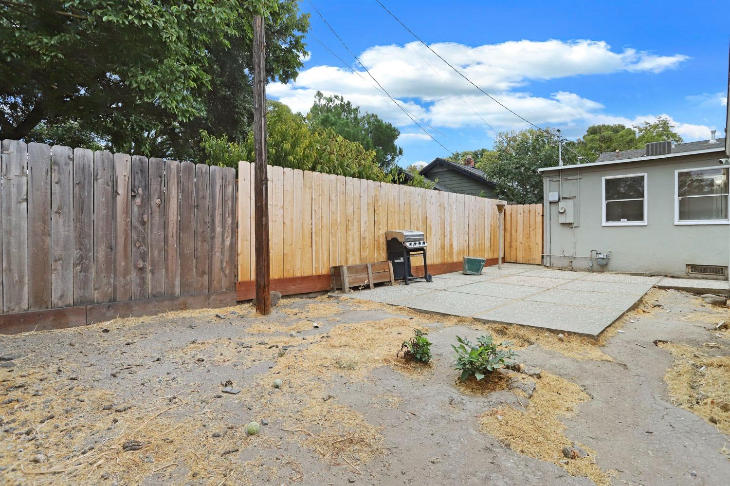 201 E Ellis Street