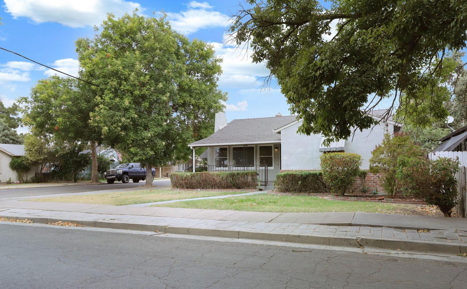 201 E Ellis Street