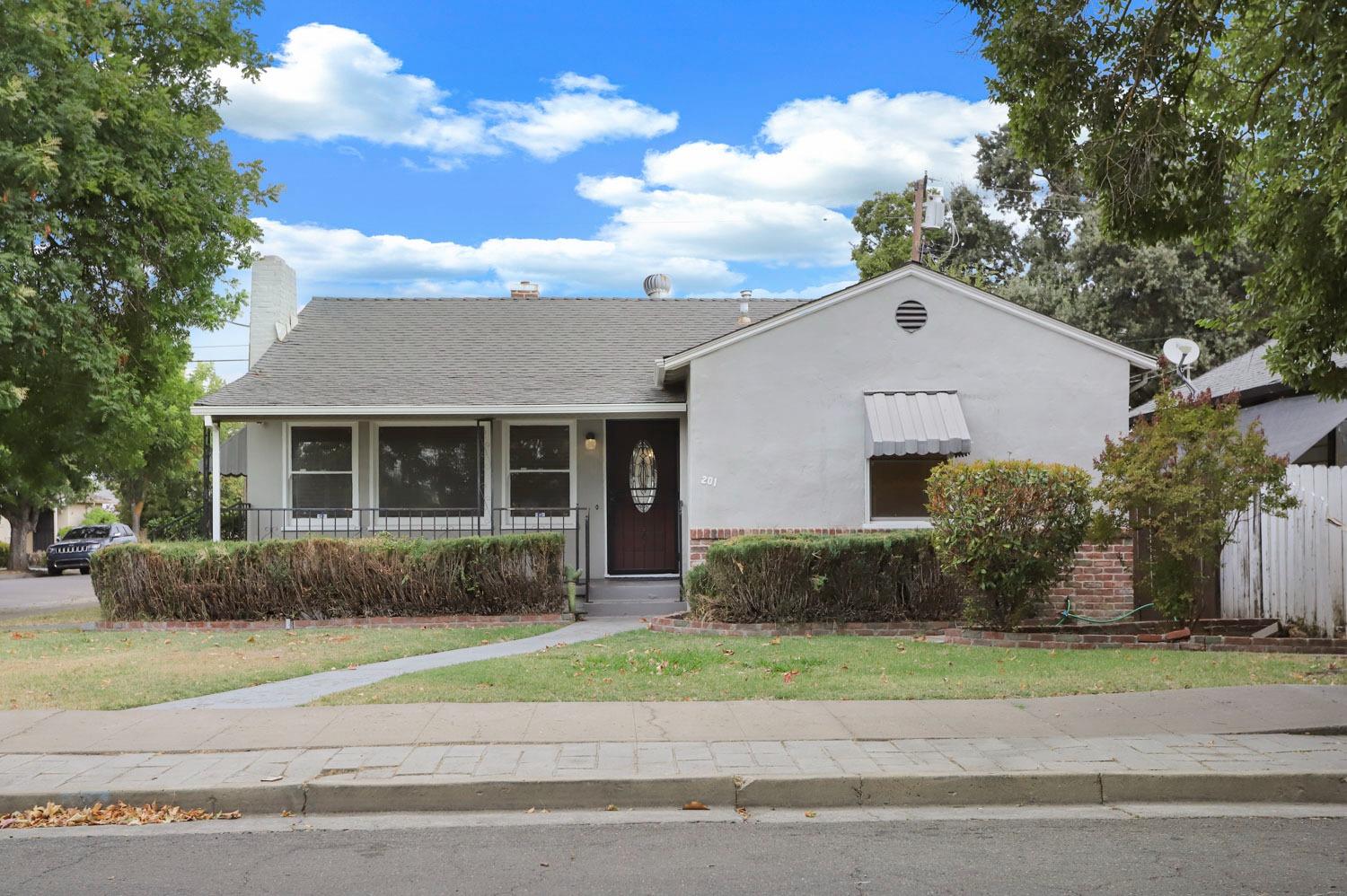 201 E Ellis Street