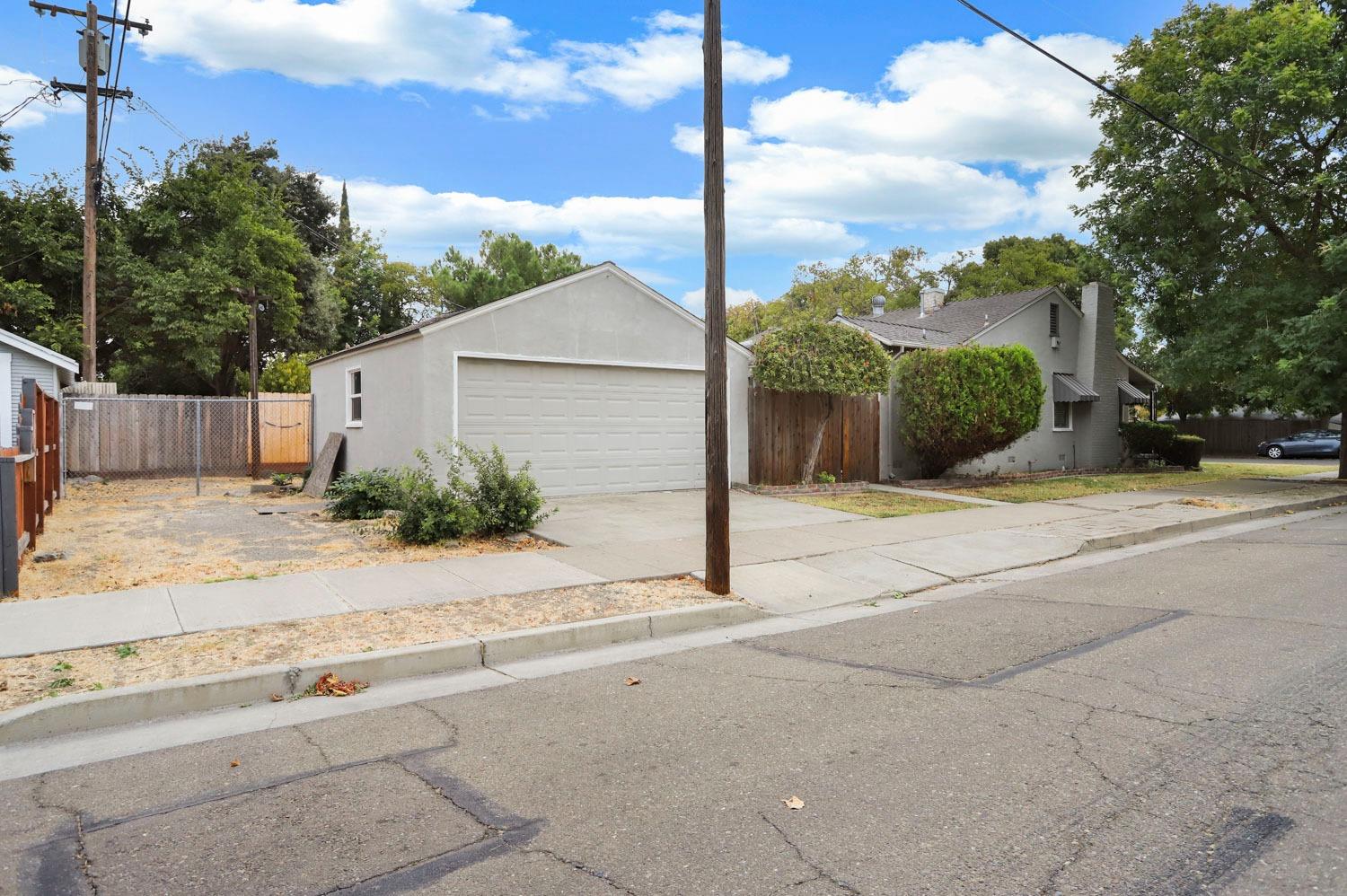 201 E Ellis Street