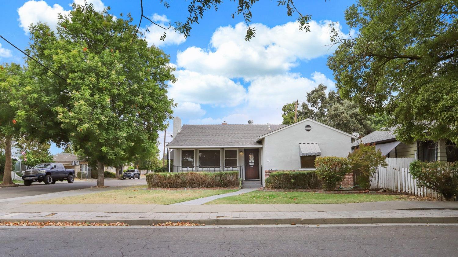 201 E Ellis Street