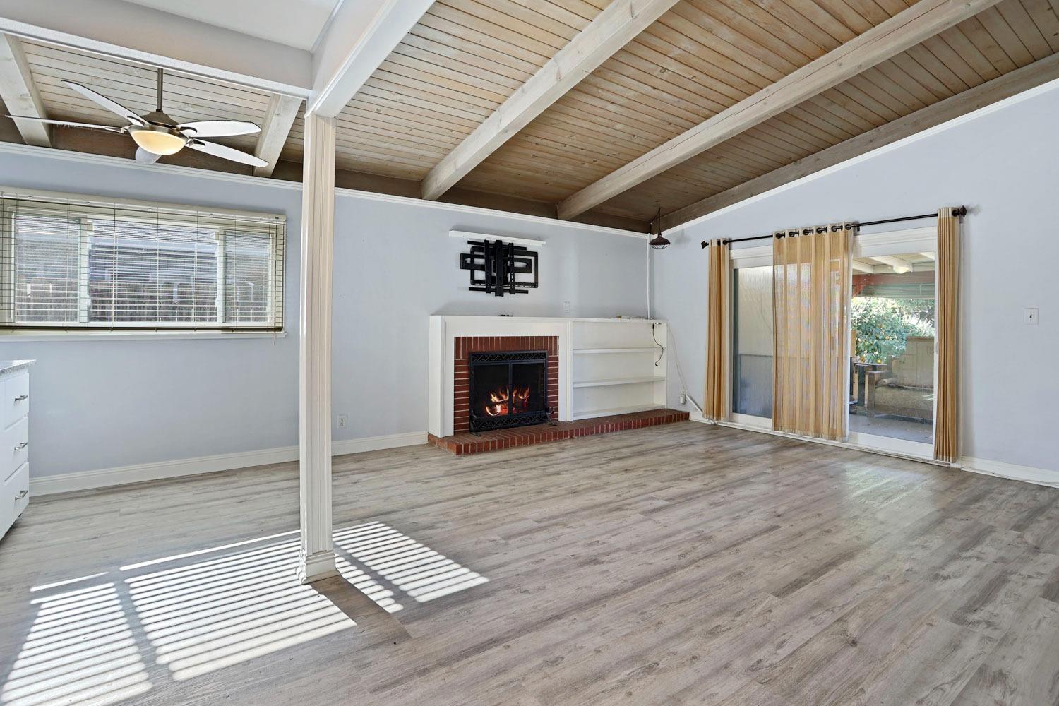 6015 Williamsburg Place
