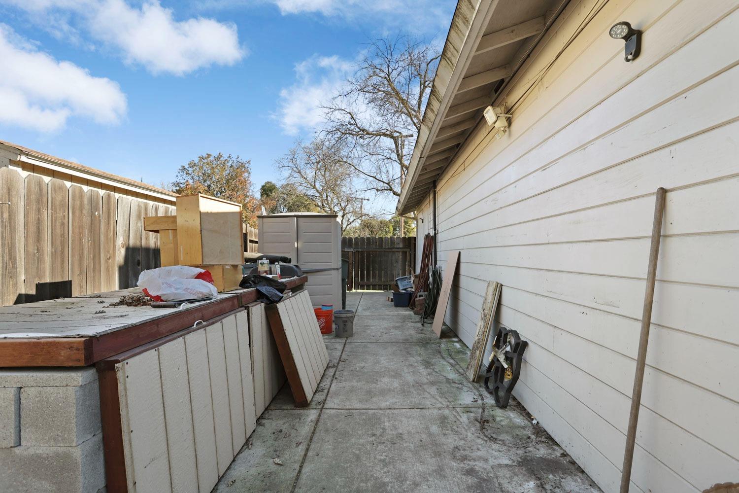 6015 Williamsburg Place