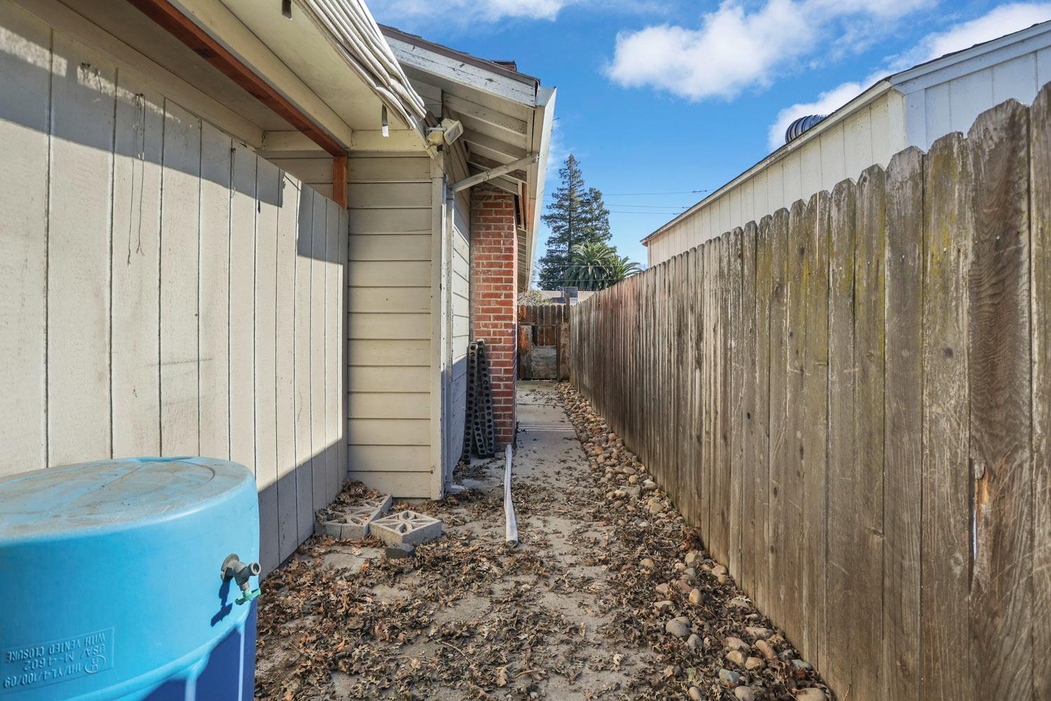 6015 Williamsburg Place