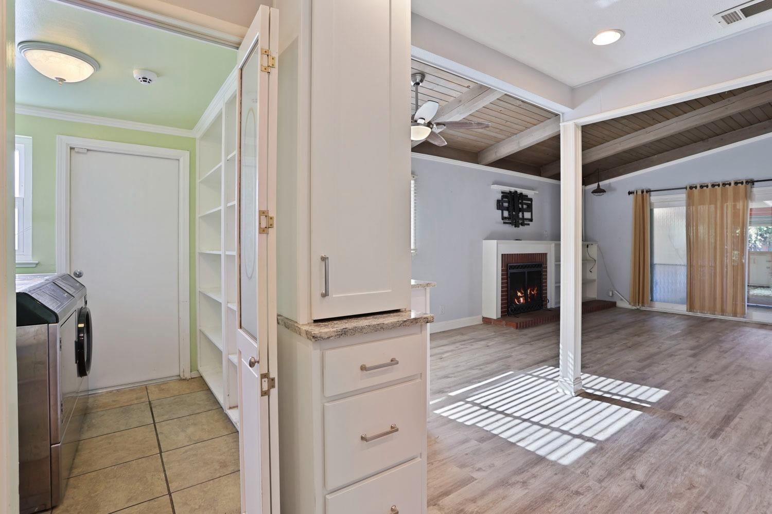 6015 Williamsburg Place