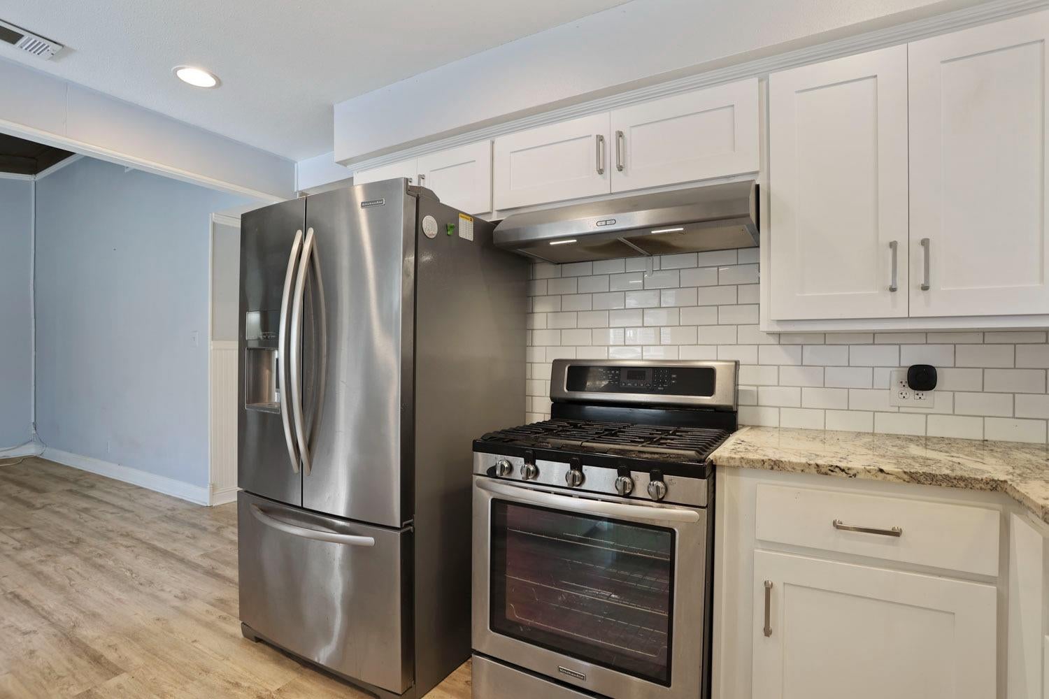 6015 Williamsburg Place