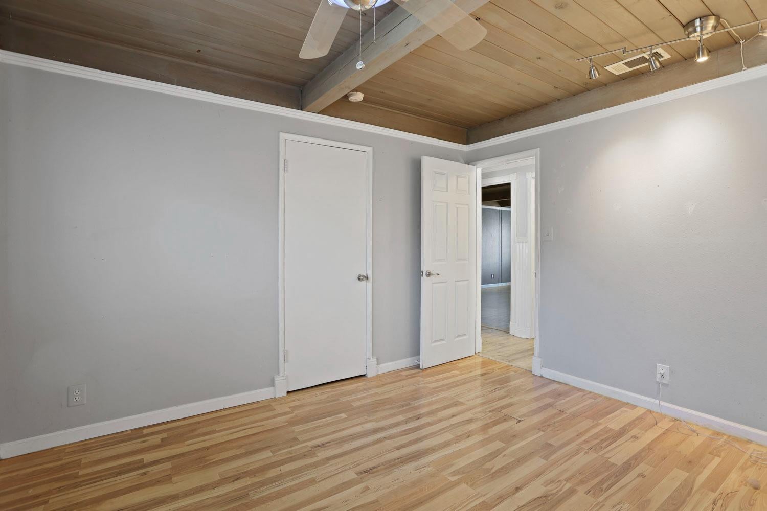 6015 Williamsburg Place