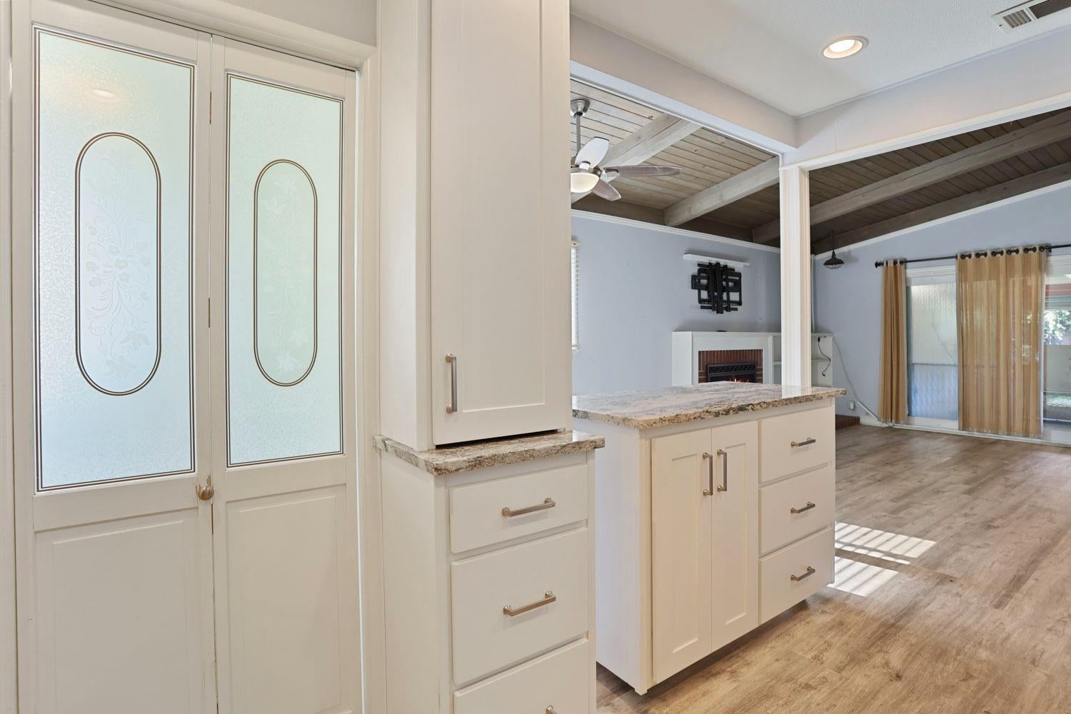 6015 Williamsburg Place
