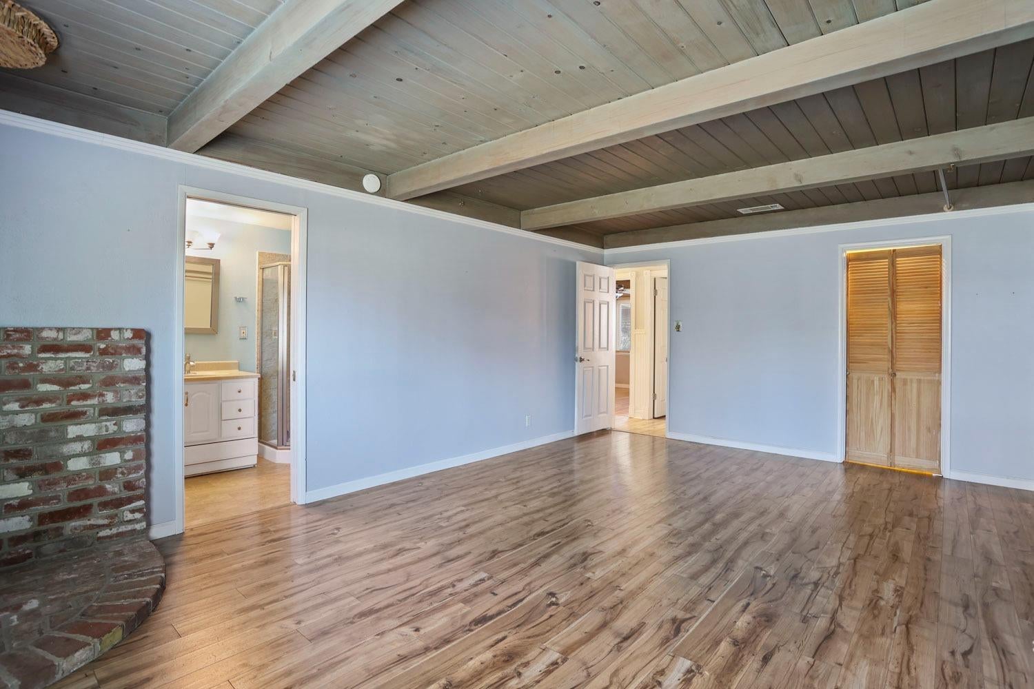 6015 Williamsburg Place