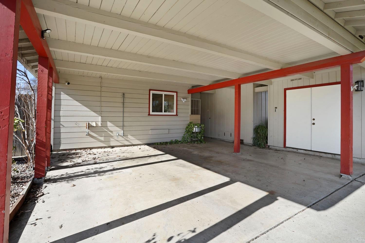 6015 Williamsburg Place