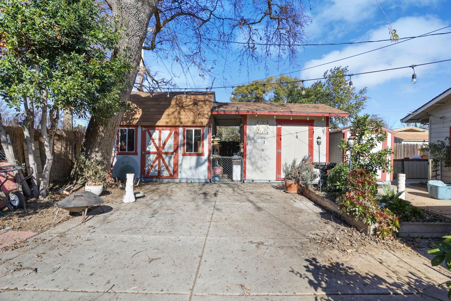 6015 Williamsburg Place