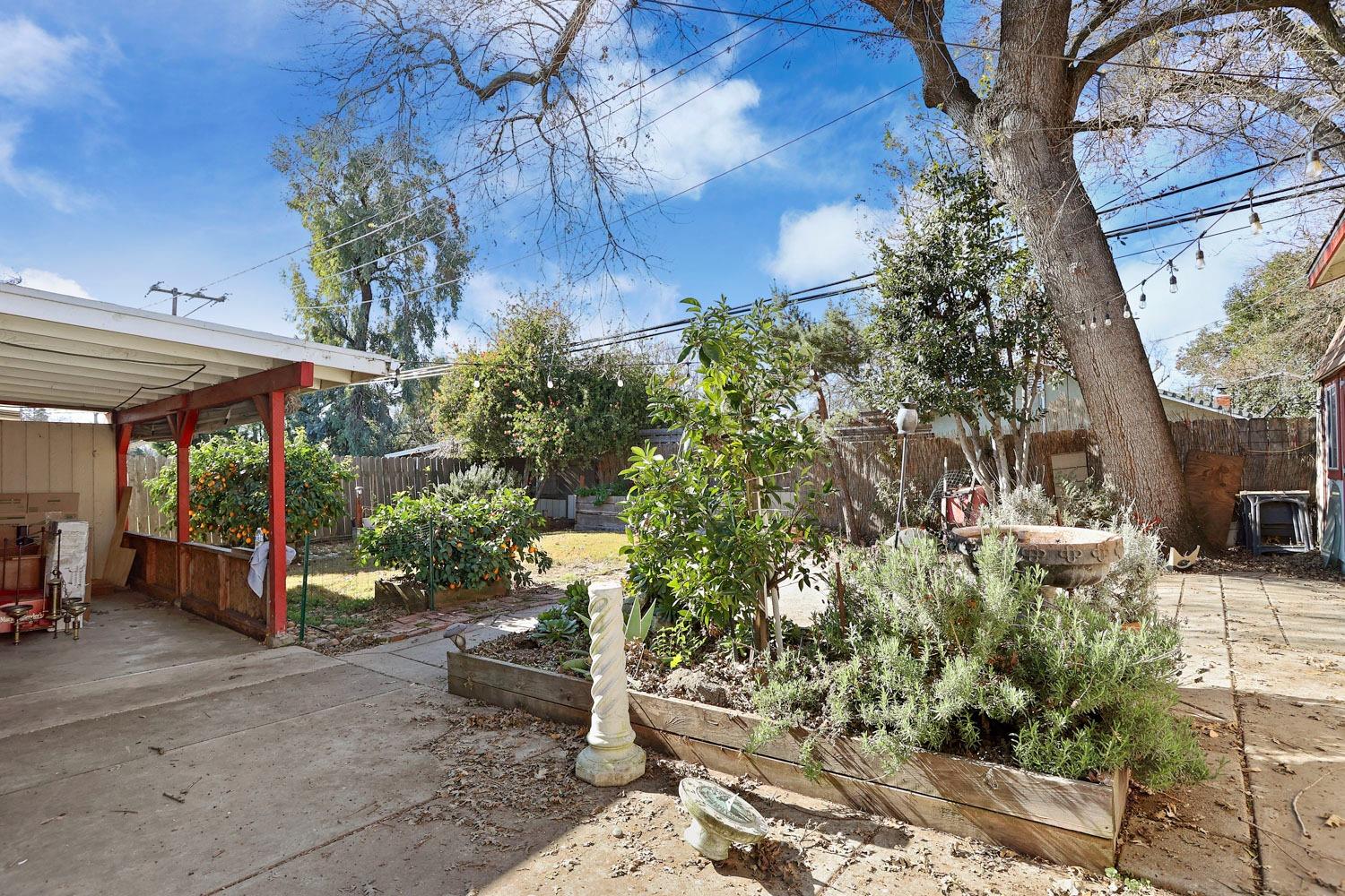 6015 Williamsburg Place