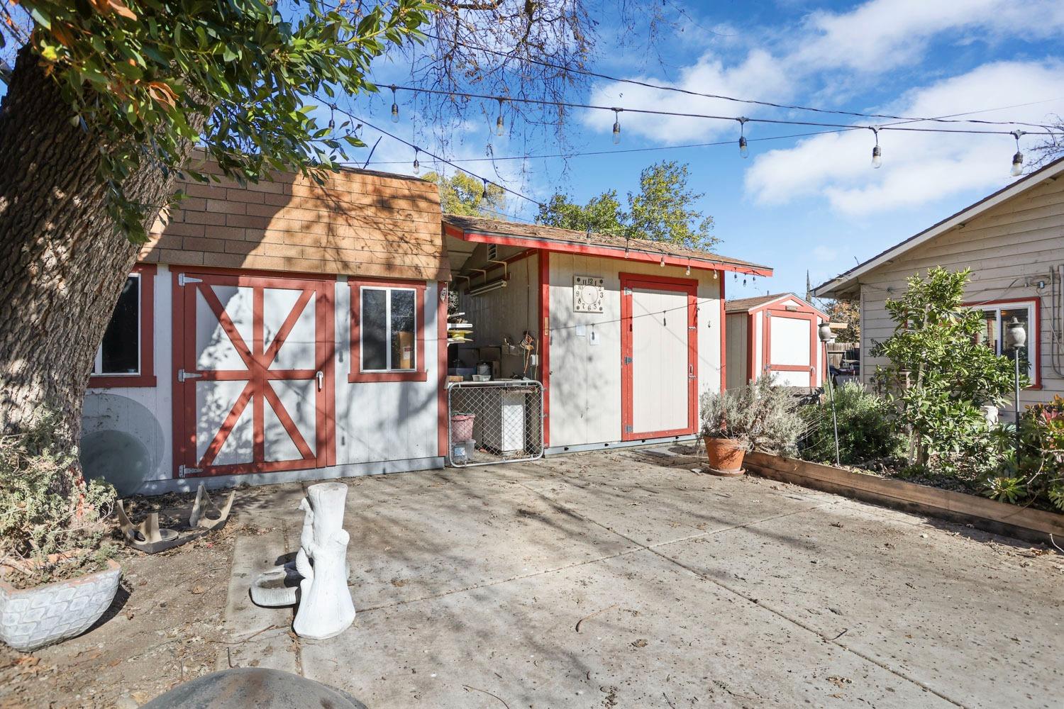 6015 Williamsburg Place