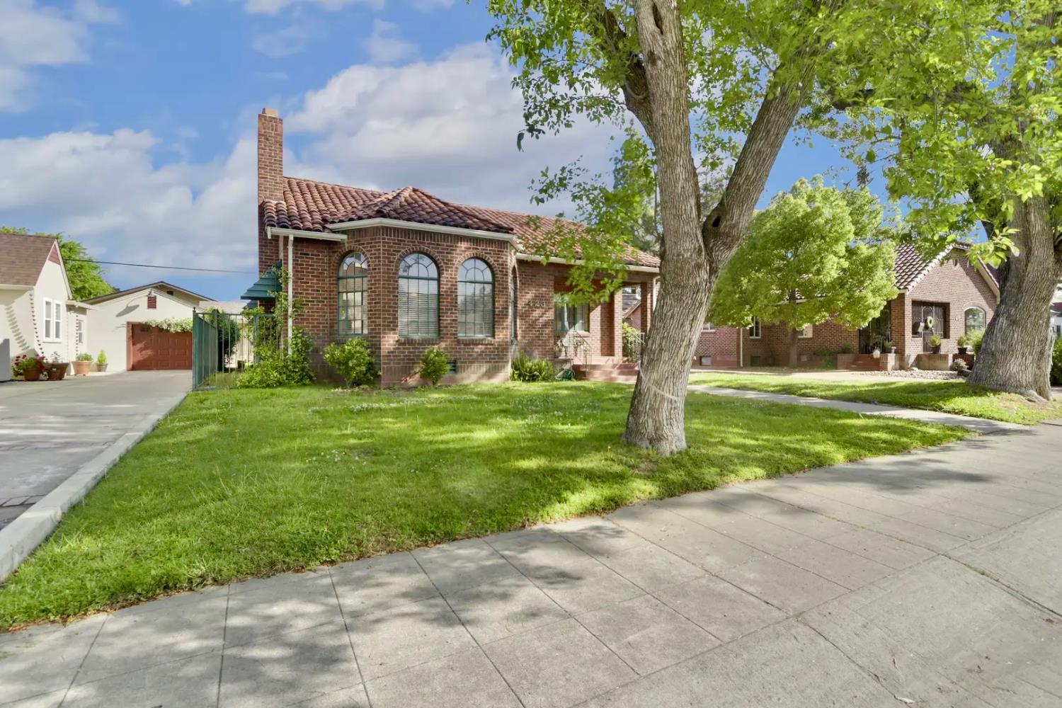 423 W Monterey Avenue