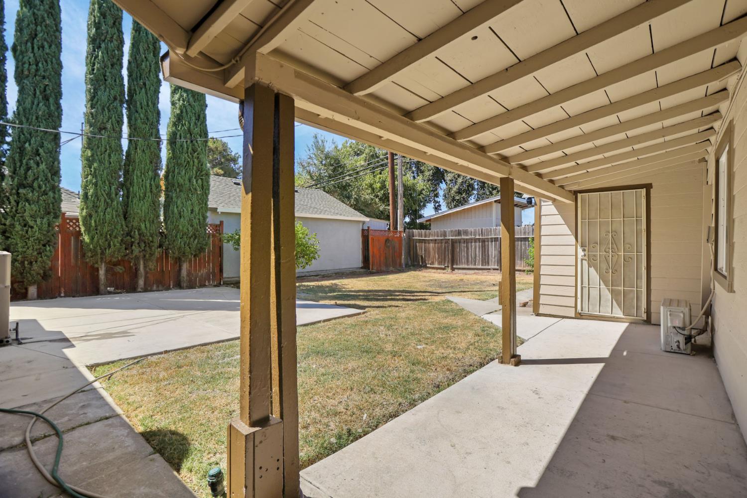 1543 Country Club Boulevard