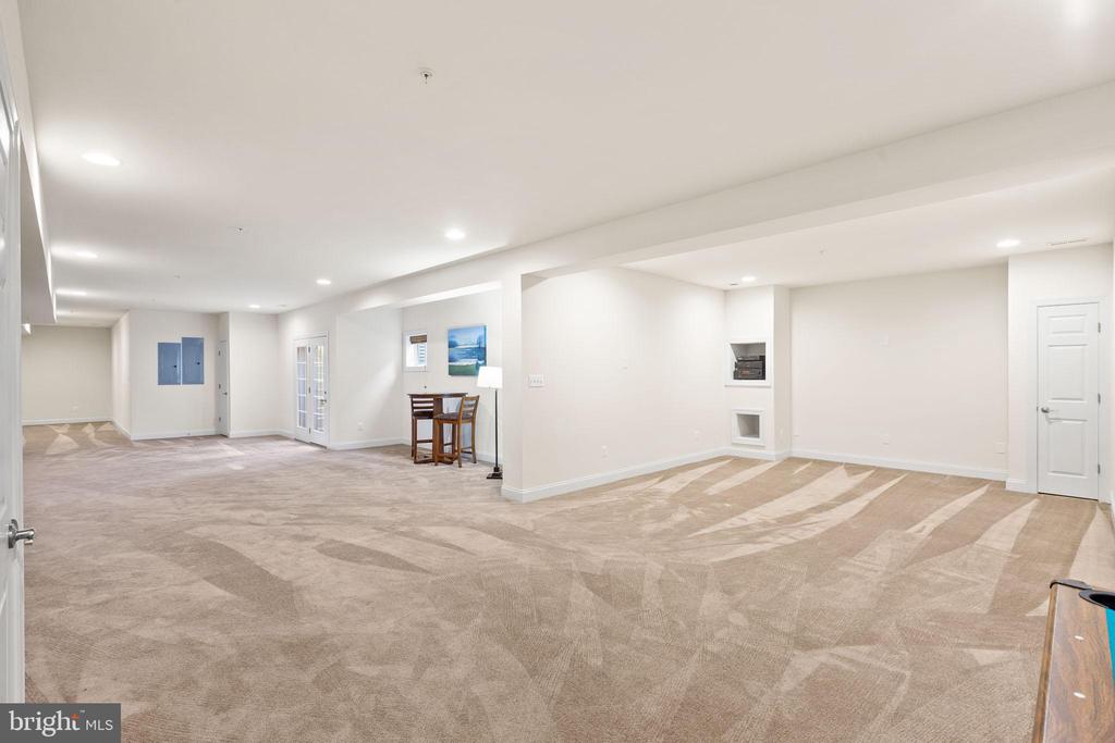 23024 HOLLOWAY COURT