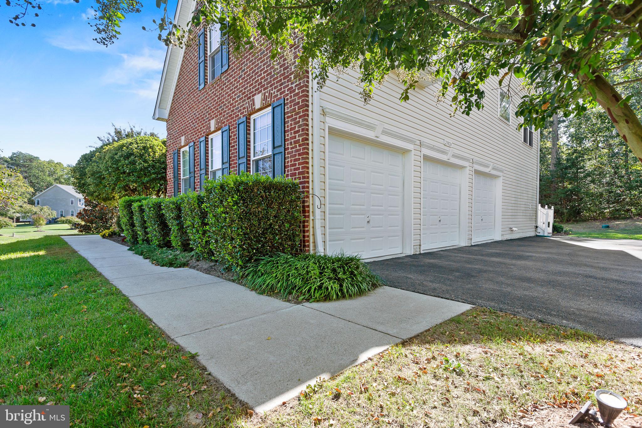 23024 HOLLOWAY COURT