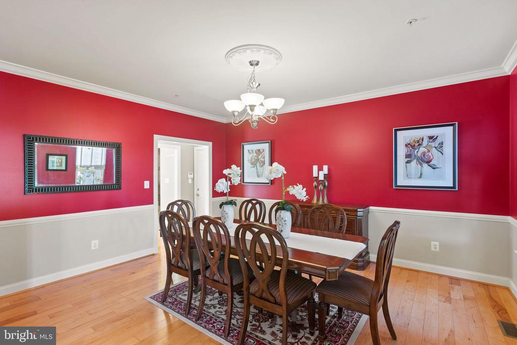 23024 HOLLOWAY COURT