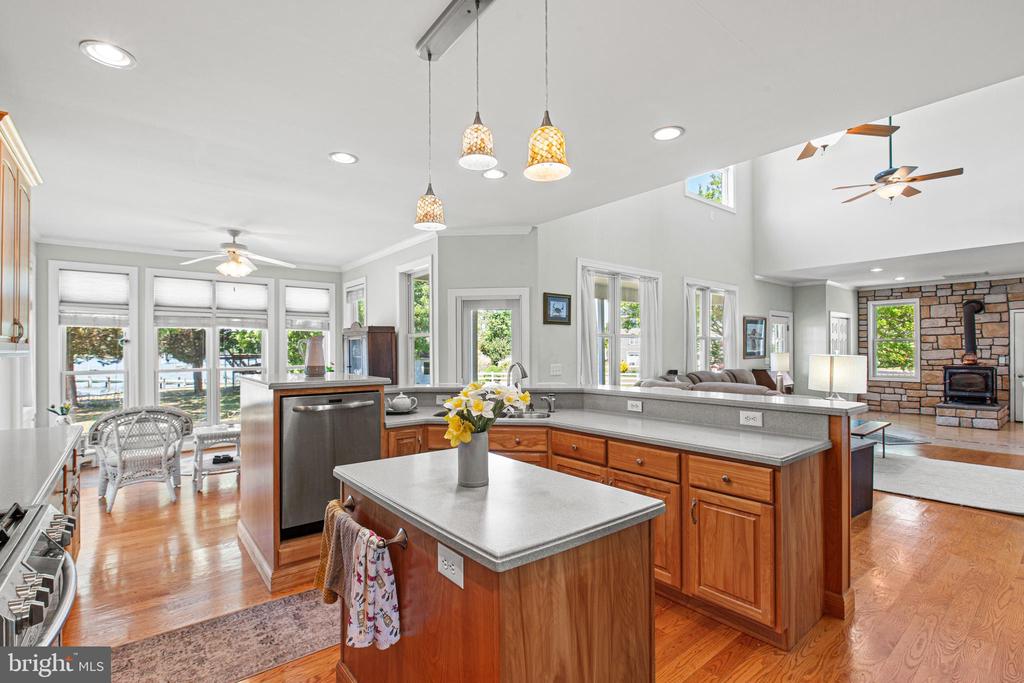 16405 FISHERMEN WAY