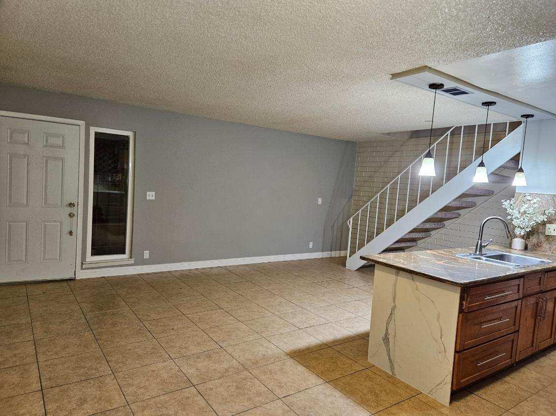 4426 La Cresta Way Unit: 3