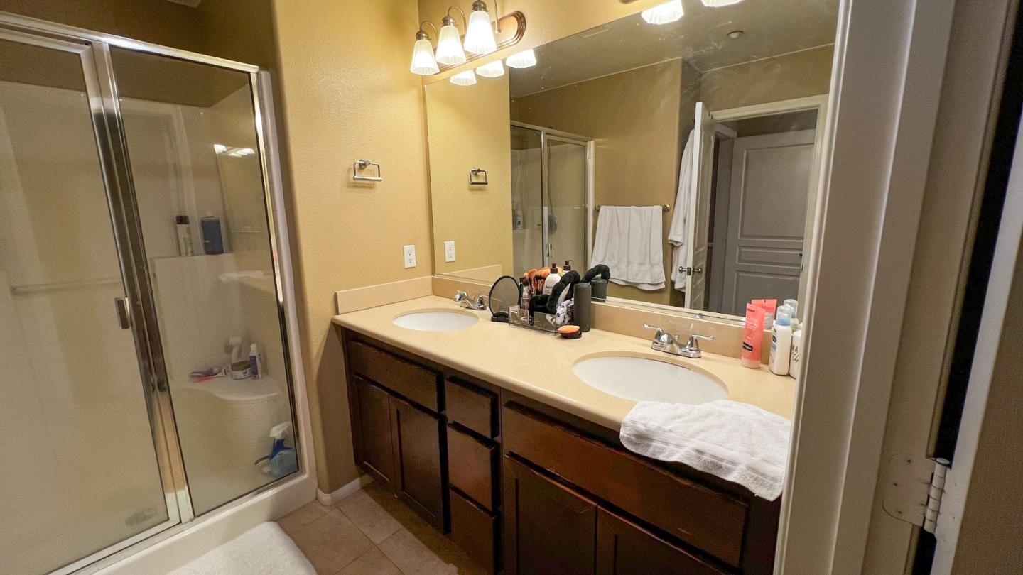 4300 Newton Avenue Unit: 74