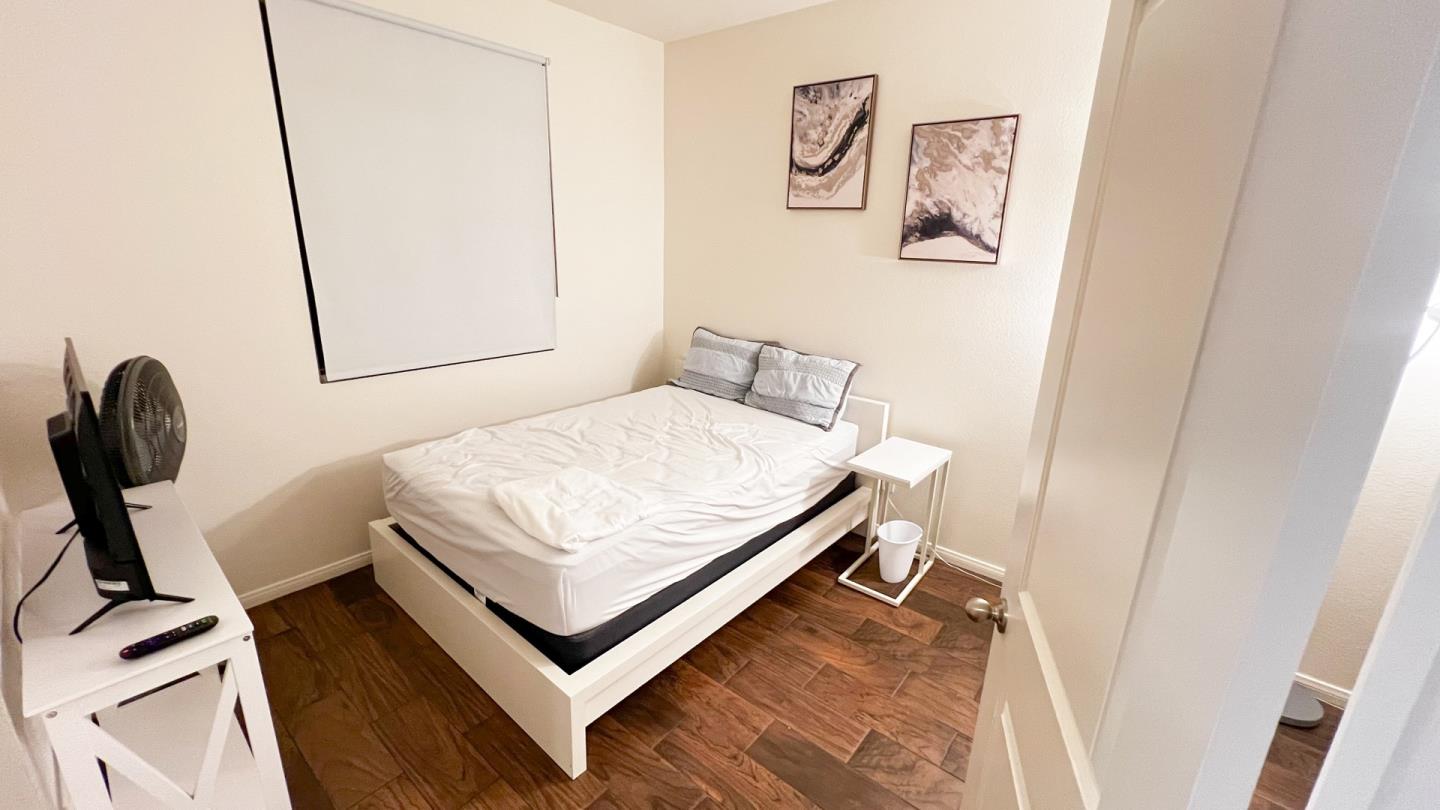 4300 Newton Avenue Unit: 74