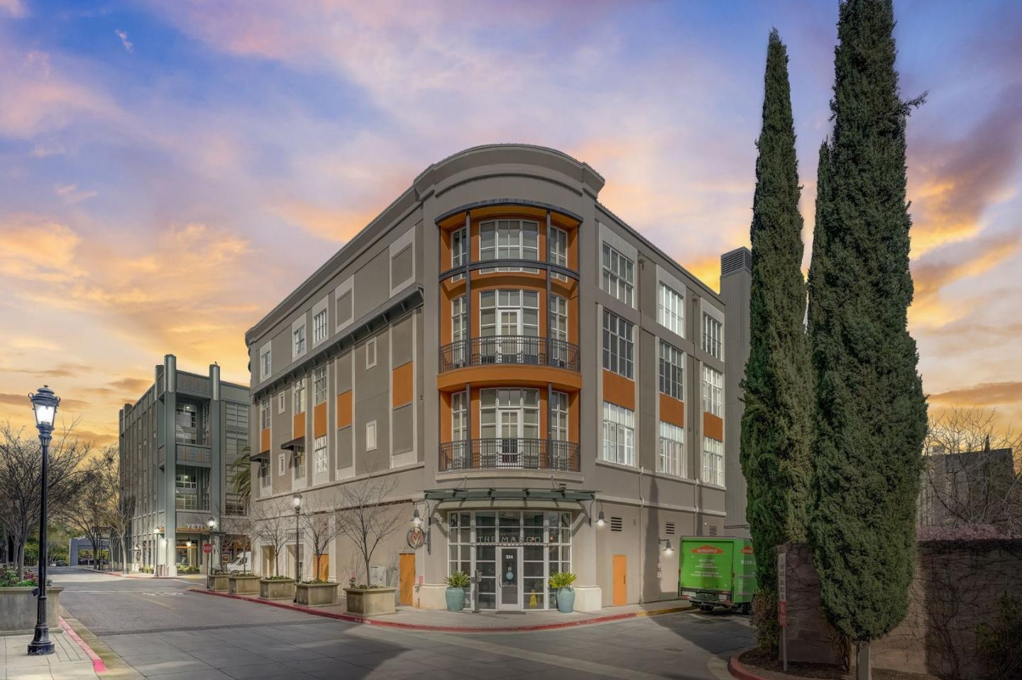 334 Santana ROW 328